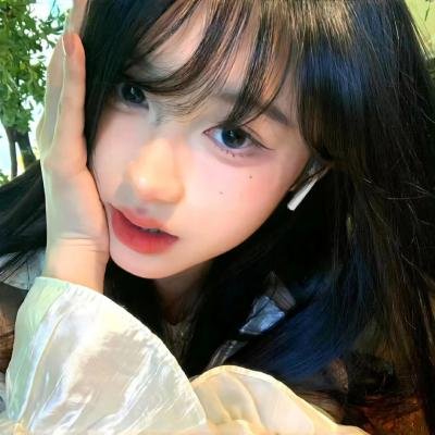 碧姬达蕙花 海报